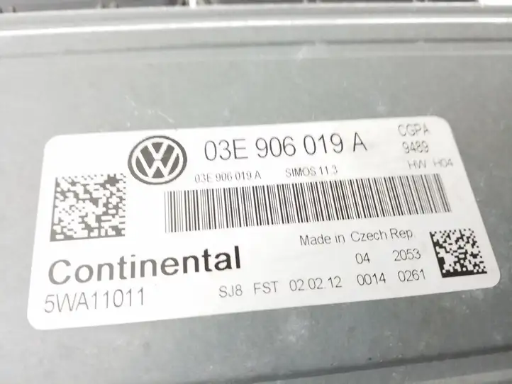 Volkswagen Polo (2009 - 2015)  03E906019A Блок управления двигателя
