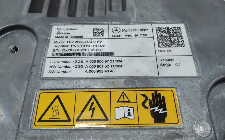 Mercedes-Benz EQC (2018 - ) A0009009721 Инвертор напряжения — фото 2