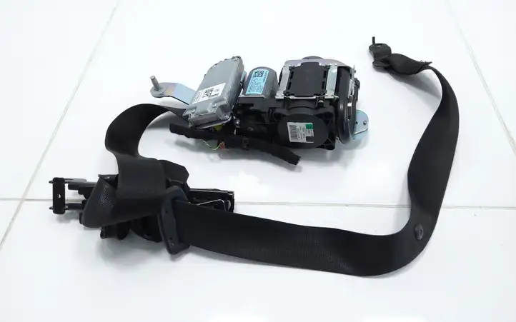 Mercedes-Benz E W212 (2009 - 2016)  610035800D Передний ремень безопасности