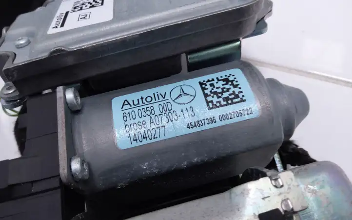 Mercedes-Benz E W212 (2009 - 2016)  610035800D Передний ремень безопасности