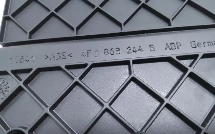 Audi A6 S6 C6 4F (2004 - 2008) 4F0863244B Другая деталь консоли (туннеля) — фото 2
