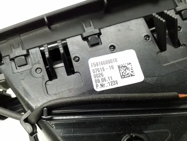 BMW 5 F10 F11 (2009 - 2016) F5916689010 Боковой воздушный дефлектор — фото 3