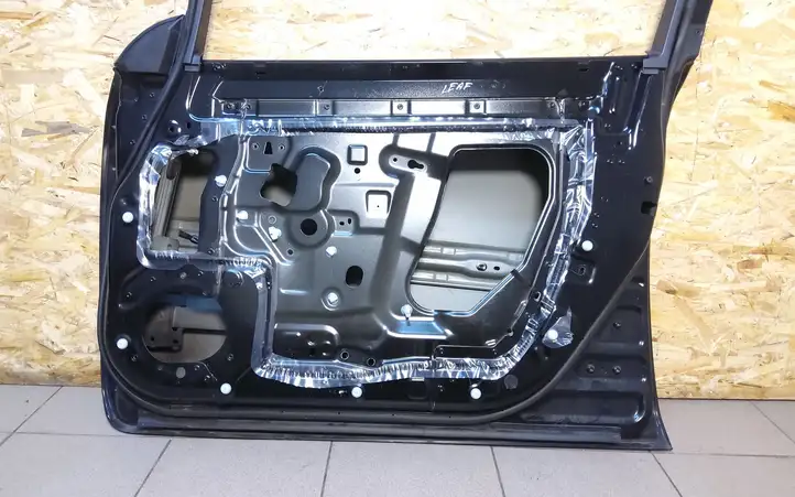 Nissan Leaf I (ZE0) (2010 - 2017) Дверь — фото 3