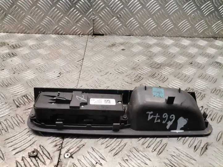 Volvo V50 (2008 - 2012) 31295120aa Кнопка стеклоподъемников — фото 2