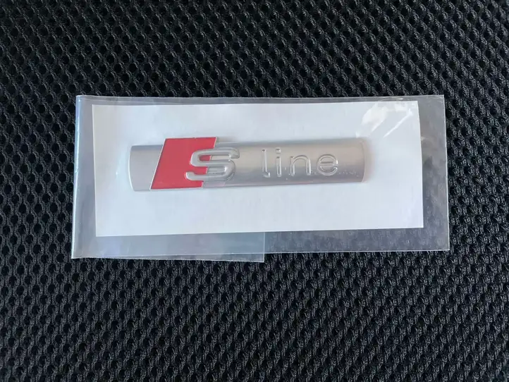 Audi A6 (2018 - )  8N0853601A Значок производителя