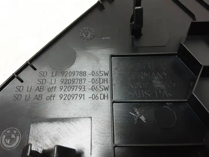 BMW 5 F10 F11 (2009 - 2016)  9209788 Отделочный щит панели (боковой)