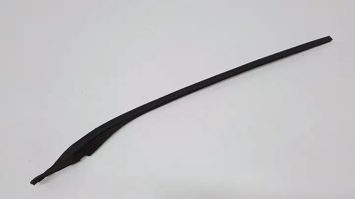 Volvo S60 (2010 - 2013) 31335865 Накладка стоек лобового стекла — фото 1