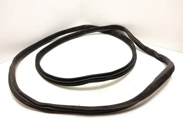 Volvo XC90 (2006 - 2014)   Уплотнительная резина передней двери (на кузове)