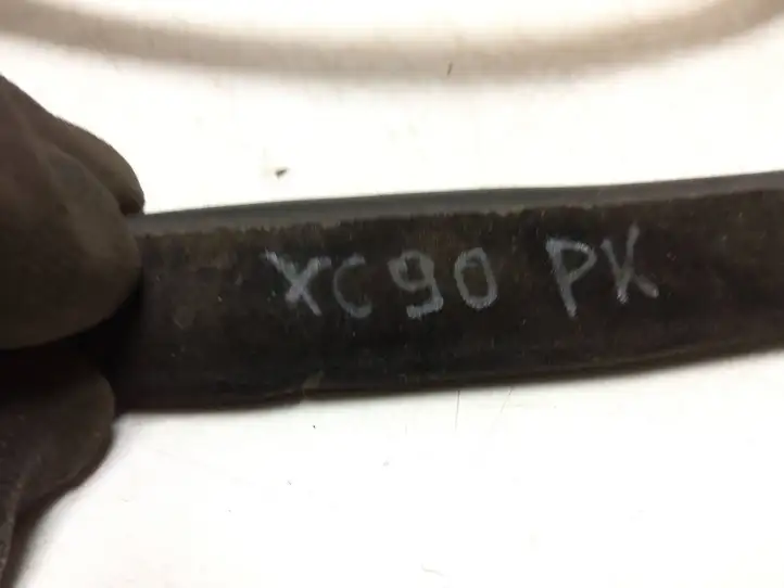 Volvo XC90 (2006 - 2014)   Уплотнительная резина передней двери (на кузове)