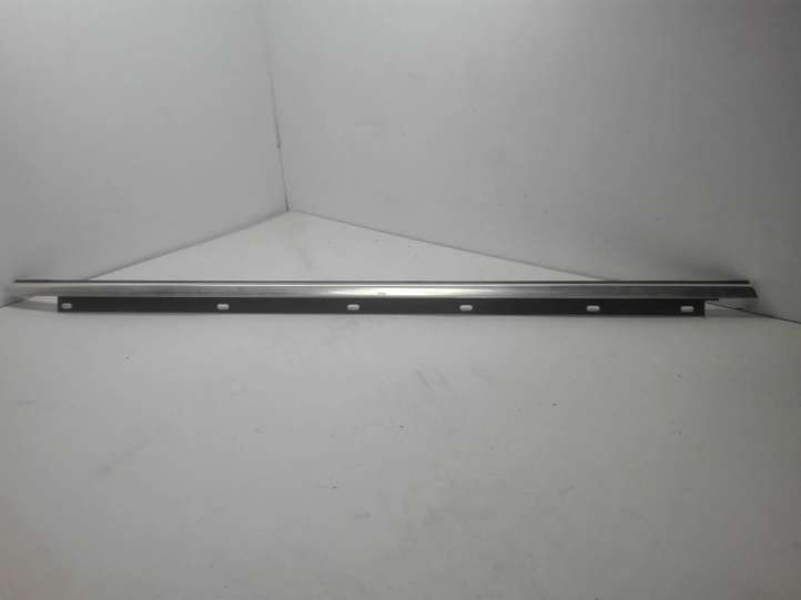 Audi A4 (2000 - 2006)  8E0853763B Уплотнительная резина стекла задней двери