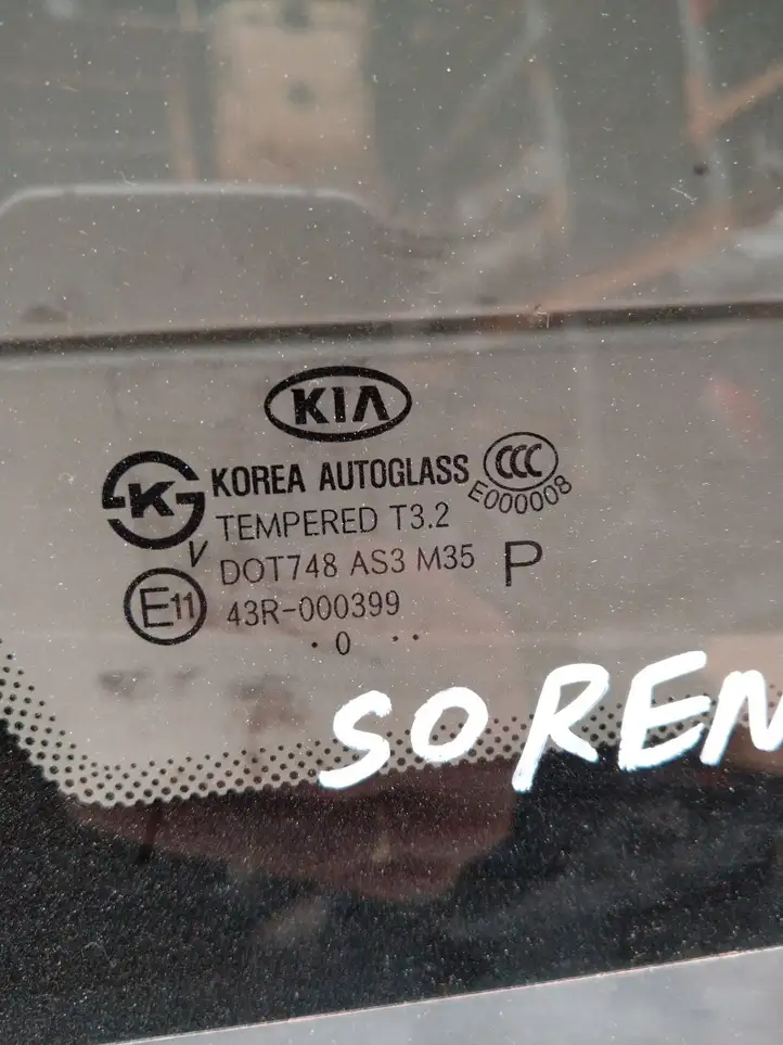 Kia Sorento (2009 - 2014) Заднее боковое стекло — фото 3