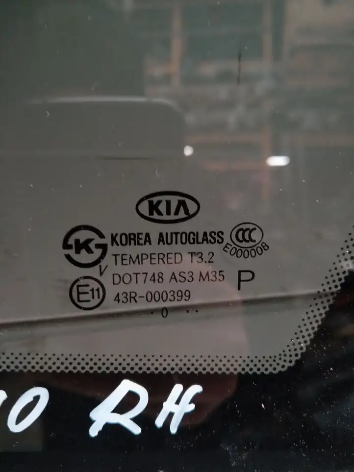 Kia Sorento (2009 - 2014) Заднее боковое стекло — фото 3