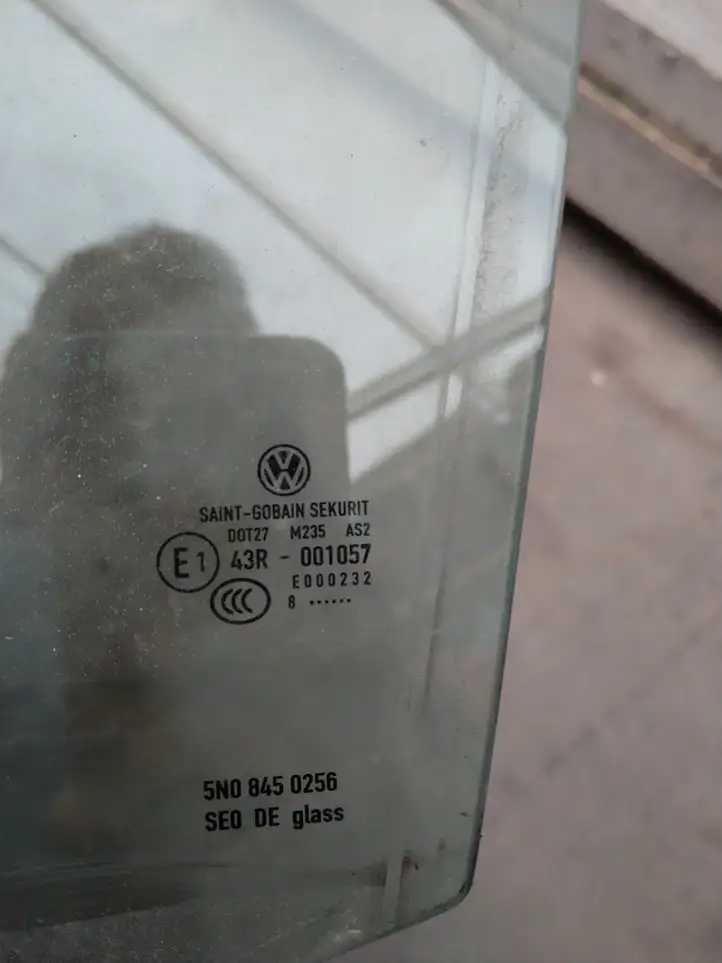 Volkswagen Tiguan (2007 - 2011) Стекло задней двери — фото 2