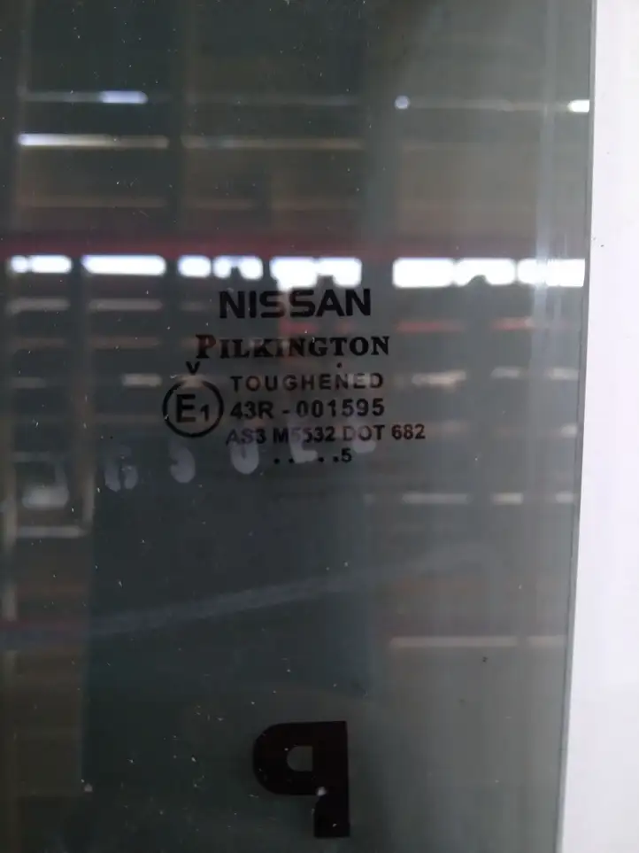 Nissan Leaf I (ZE0) (2010 - 2017) Стекло задней двери — фото 2