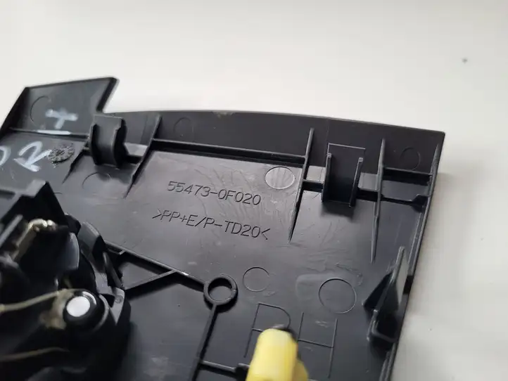 Toyota Verso (2012 - 2015) Прочие детали салона — фото 6