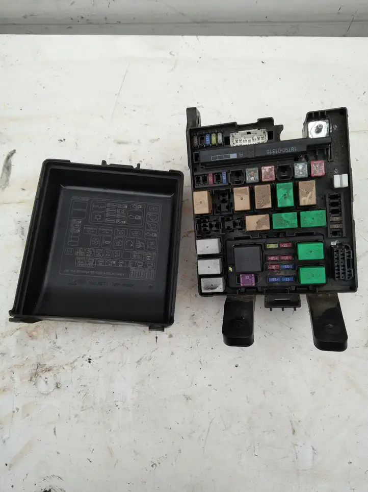 Kia Sportage (2014 - 2016)   Ящик предохранителей (комплект)