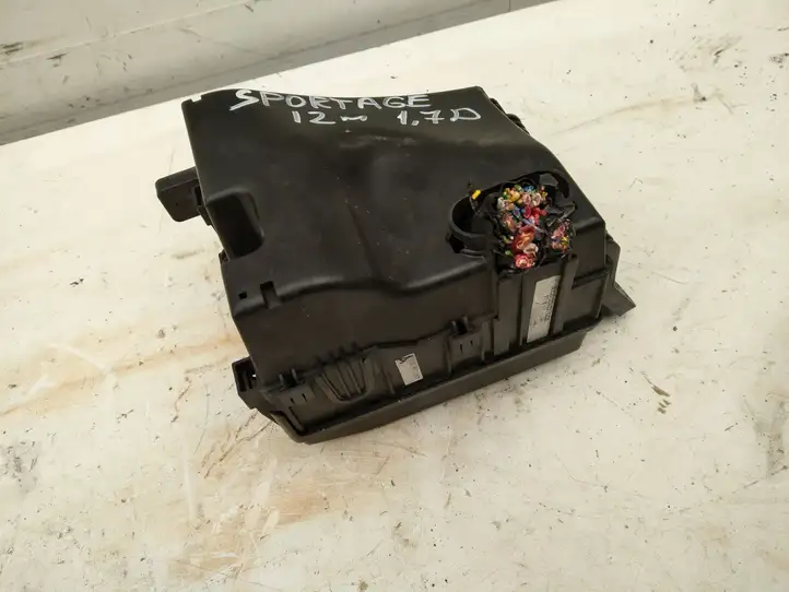 Kia Sportage (2014 - 2016)   Ящик предохранителей (комплект)