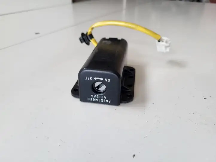 Mitsubishi ASX (2010 - 2016) Включатель надувной подушки для пассажира — фото 2