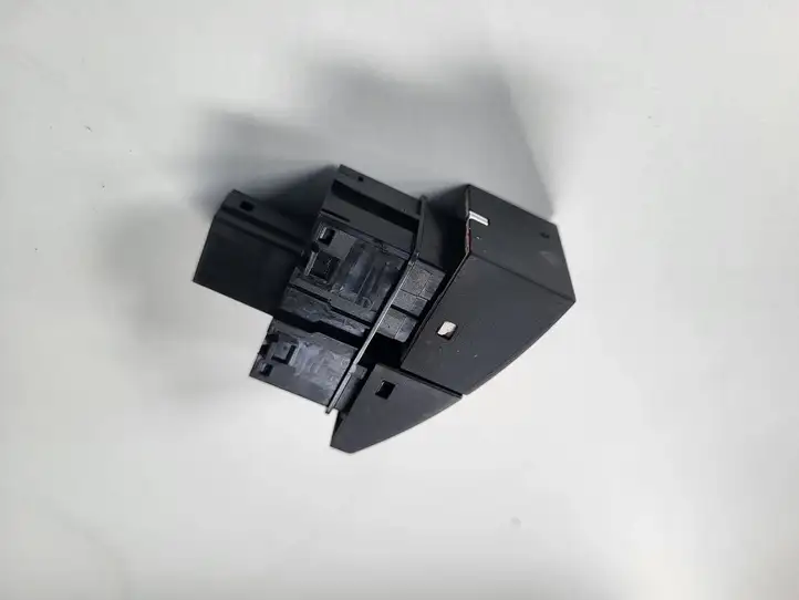 Skoda Superb B8 (3V) (2015 - 2023)   Другие включатели / ручки/ переключатели