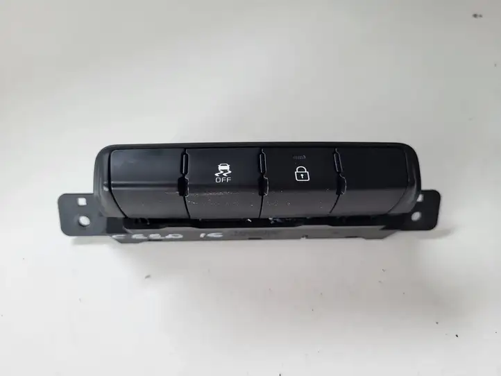 Kia Ceed (2015 - 2018) Другие включатели / ручки/ переключатели — фото 1