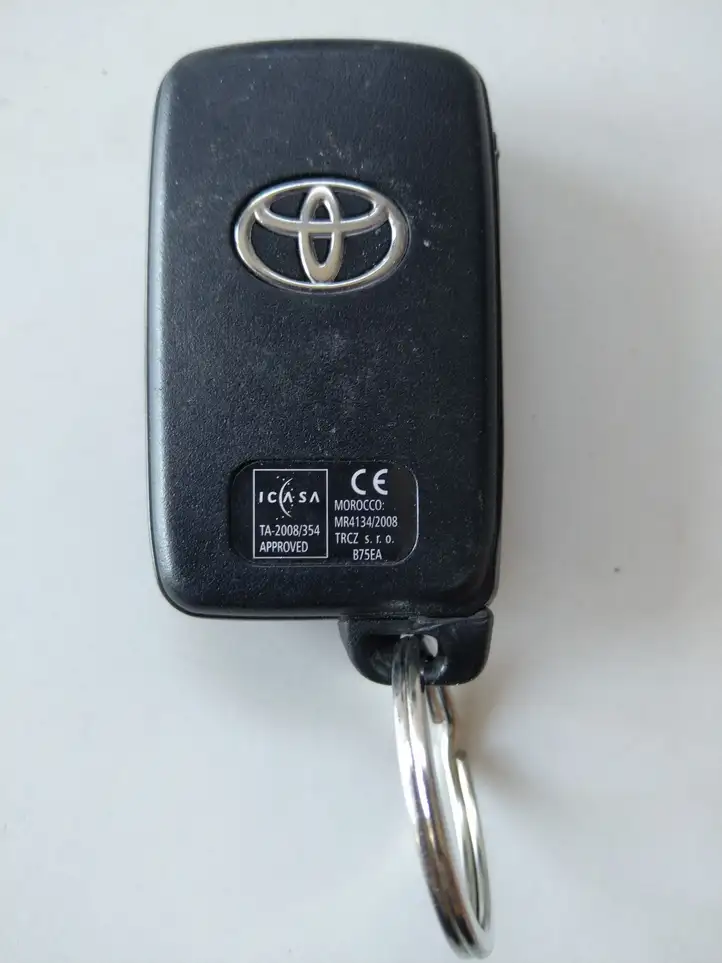 Toyota Verso (2012 - 2015) Ключ зажигания — фото 2