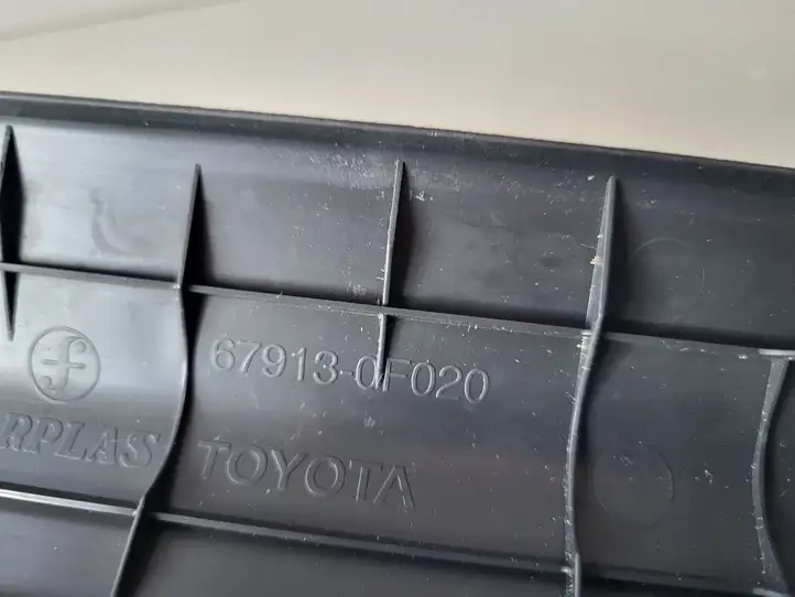 Toyota Verso (2009 - 2012) Внутренняя отделка переднего порога — фото 6