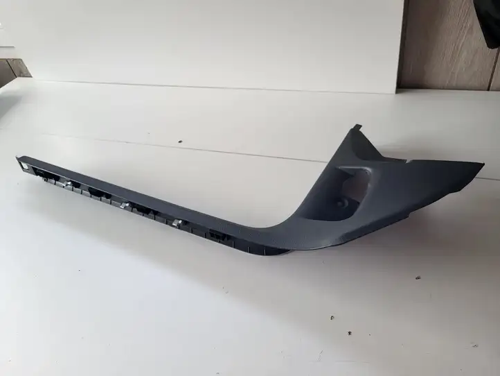 Volkswagen Tiguan (2007 - 2011)   Отделка переднего порога (внутренняя)