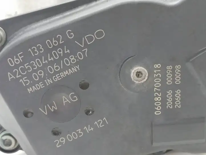 Audi A6 S6 C6 4F (2004 - 2008) 06F133062G Дроссельная заслонка — фото 4
