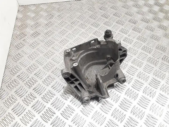 Ford Focus (2011 - 2015) 9804498180 Кронштейн топливного фильтра — фото 1