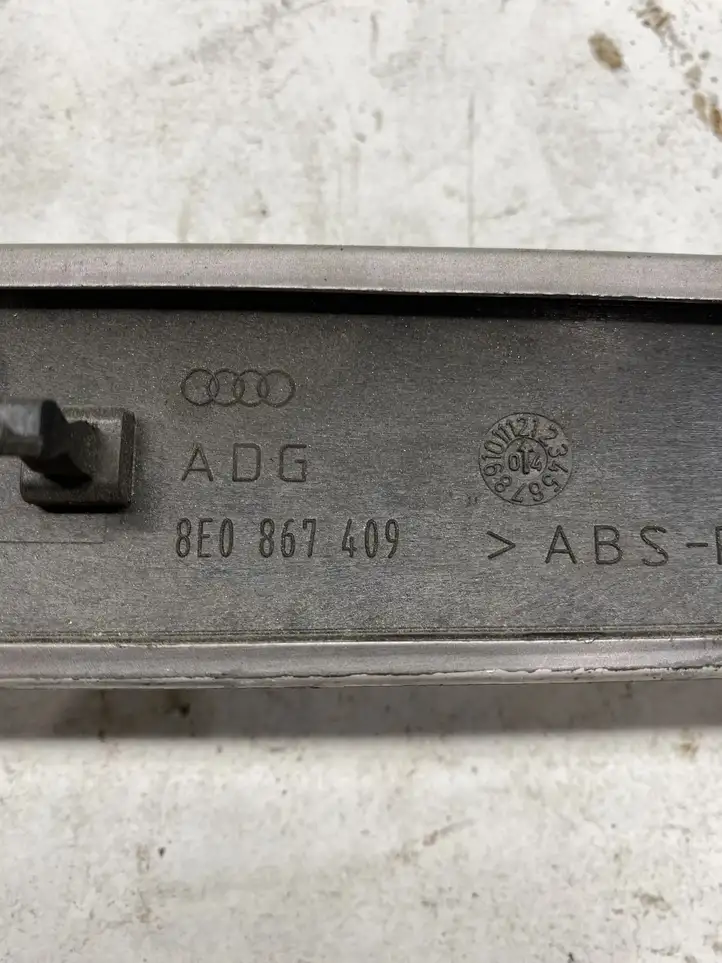 Audi A4 S4 B7 8E 8H (2004 - 2009) 8E0867409 Отделка лючка топливного бака — фото 4
