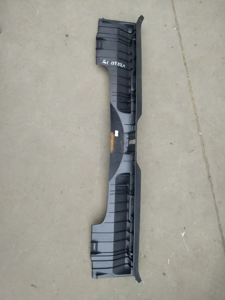 Toyota Verso (2012 - 2015)   Отделка порога багажника