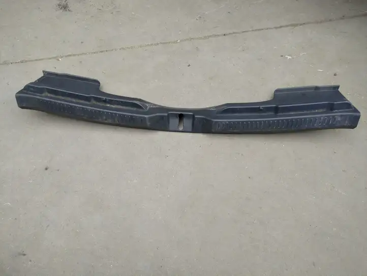 Toyota Verso (2012 - 2015)   Отделка порога багажника