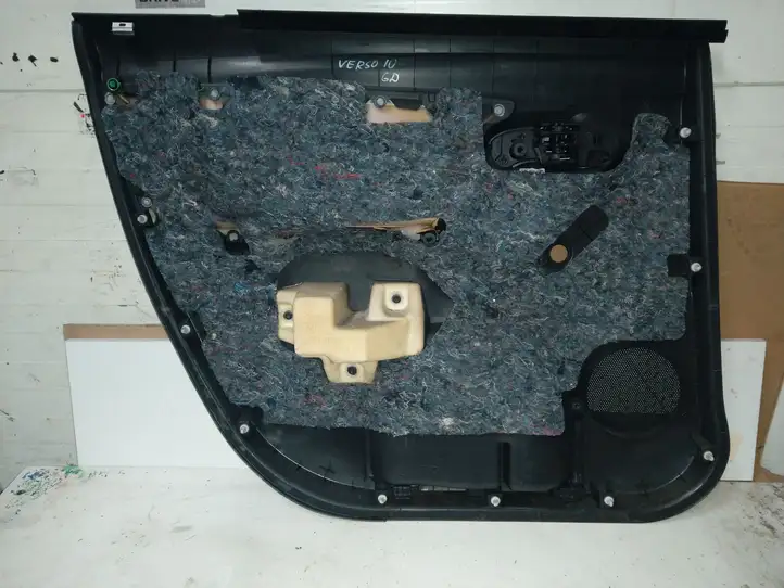 Toyota Verso (2012 - 2015) Обшивка задней двери — фото 2