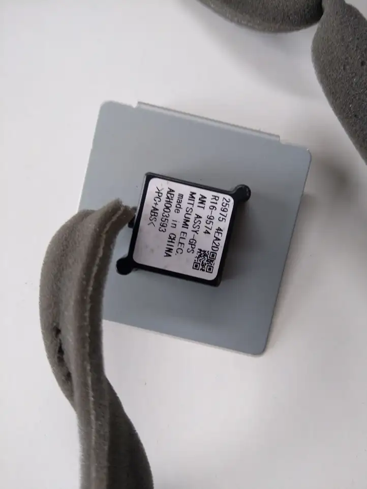 Nissan Qashqai (2013 - 2017) GPS антенна — фото 2
