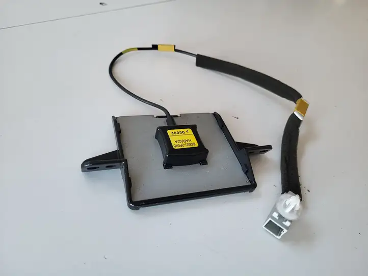 Toyota Verso (2012 - 2015) GPS антенна — фото 3