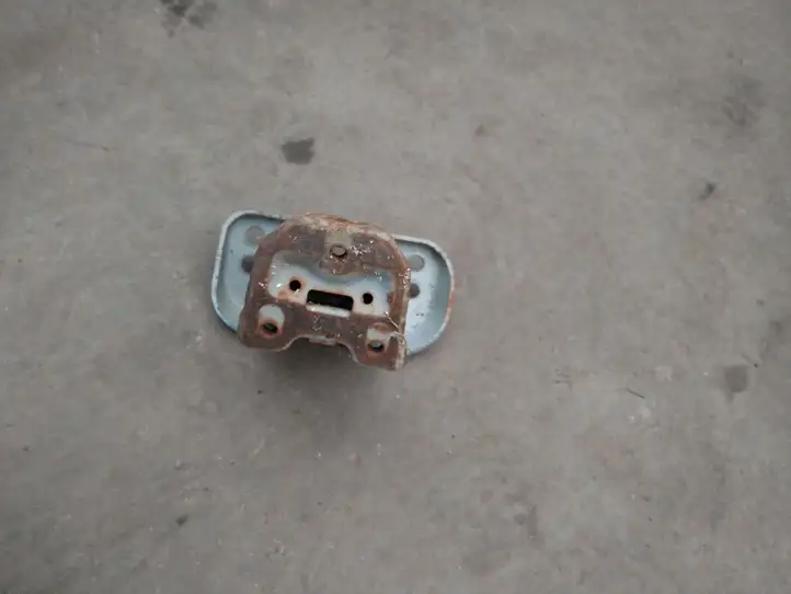 Toyota Yaris (2012 - 2014) Другая часть кузова — фото 4