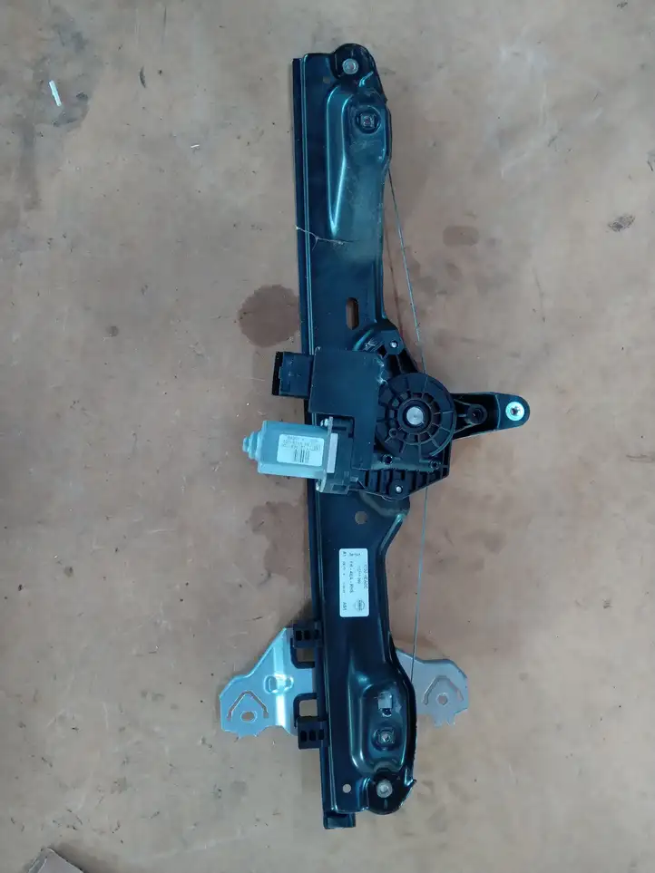 Nissan Qashqai (2013 - 2017)   Передний комплект электрического механизма для подъема окна