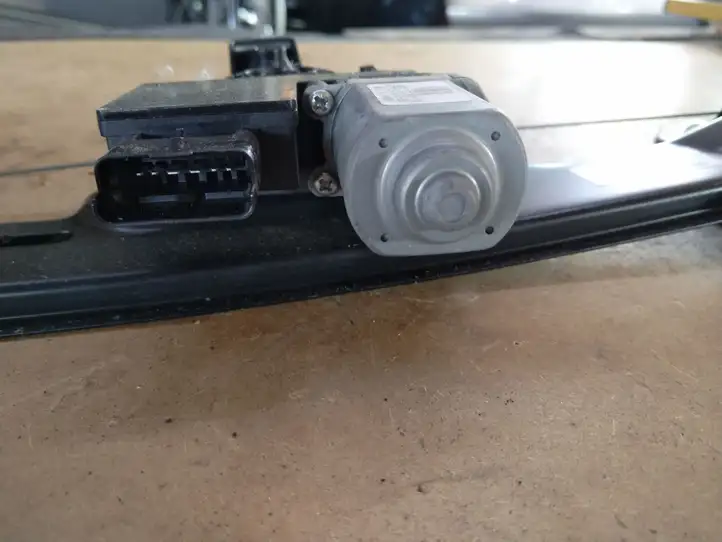 Nissan Qashqai (2013 - 2017)   Передний комплект электрического механизма для подъема окна