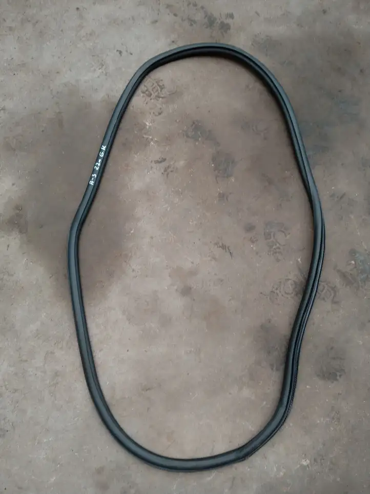 Audi A3/S3 8Y (2020 - )   Уплотнительная резина (на кузове)