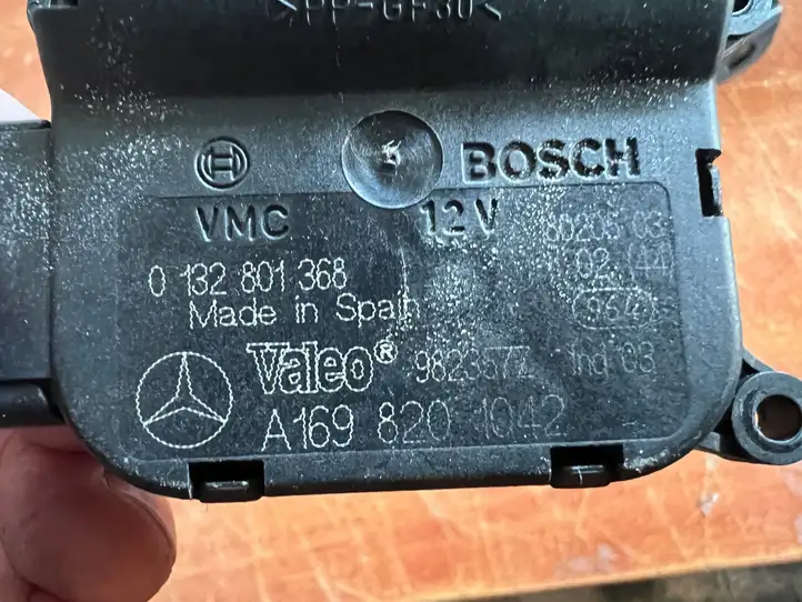 Mercedes-Benz A W169 (2004 - 2012) A1698201042 Двигатель задвижки потока воздуха — фото 2