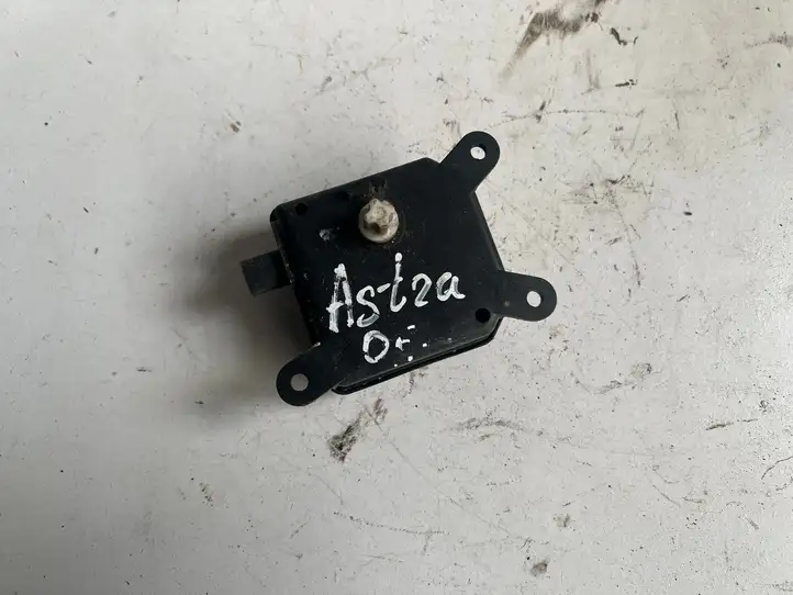 Opel Astra H (2004 - 2009) 309365602 Двигатель задвижки потока воздуха — фото 1