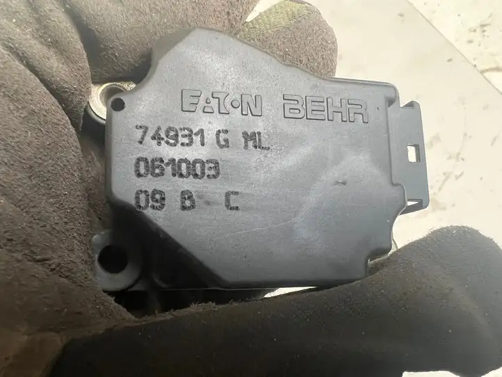 Volvo V70 (2000 - 2004) 74931GML Двигатель задвижки потока воздуха — фото 3