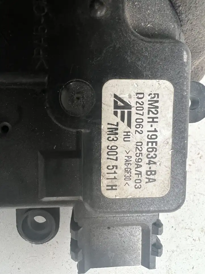 Volkswagen Sharan (2003 - 2010) 7M3907511H Двигатель задвижки потока воздуха — фото 2