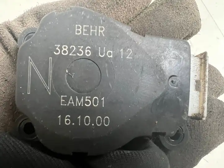 Citroen Xsara Picasso (1999 - 2012) 38236 Двигатель задвижки потока воздуха — фото 3