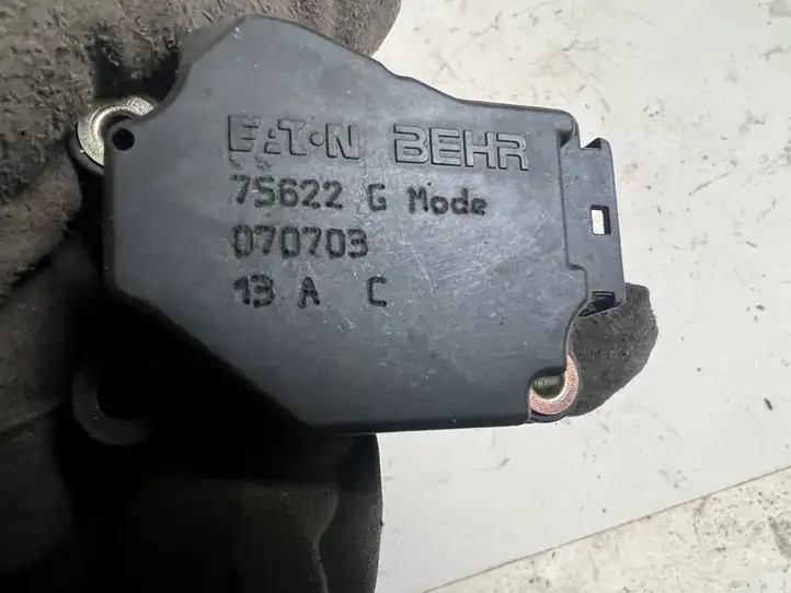 Volvo S60 (2000 - 2004) 75622G Двигатель задвижки потока воздуха — фото 3