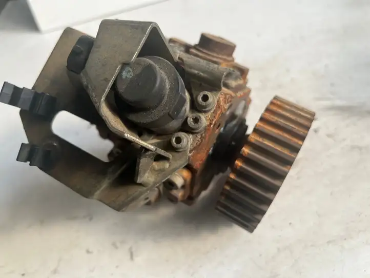 Ford Focus C-MAX (2003 - 2010)  0445010102 Топливный насос