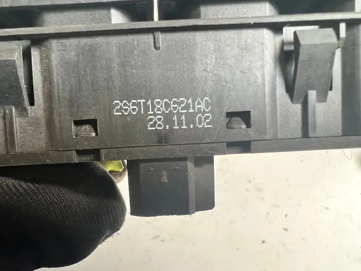 Ford Fiesta (2000 - 2005) 2S6T18C621AC Кнопка обогрева стекла — фото 2