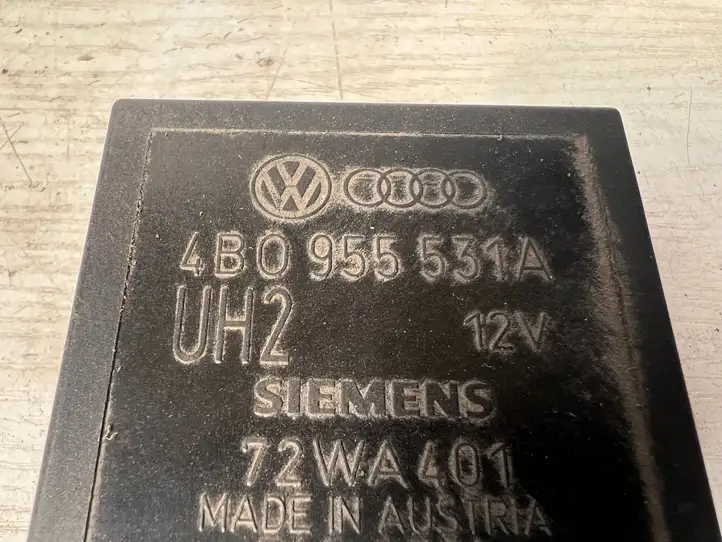 Volkswagen Golf IV (1998 - 2005) 4B0955531A Реле стеклоочистителей — фото 2