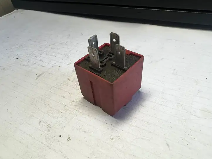 Opel Vectra (2002 - 2005)  24438887 Другое реле