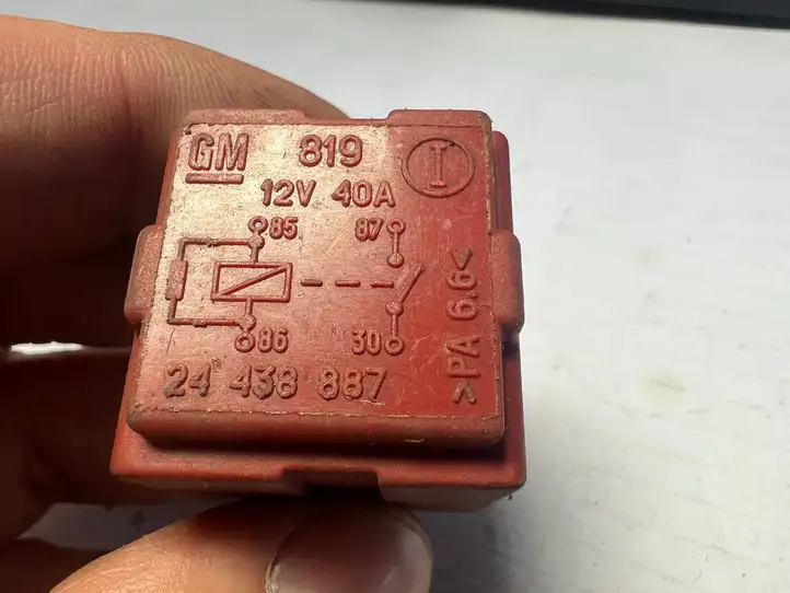 Opel Vectra (2002 - 2005)  24438887 Другое реле
